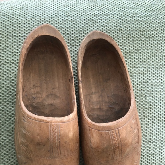 Antique wooden shoes - Picture 2 of 7